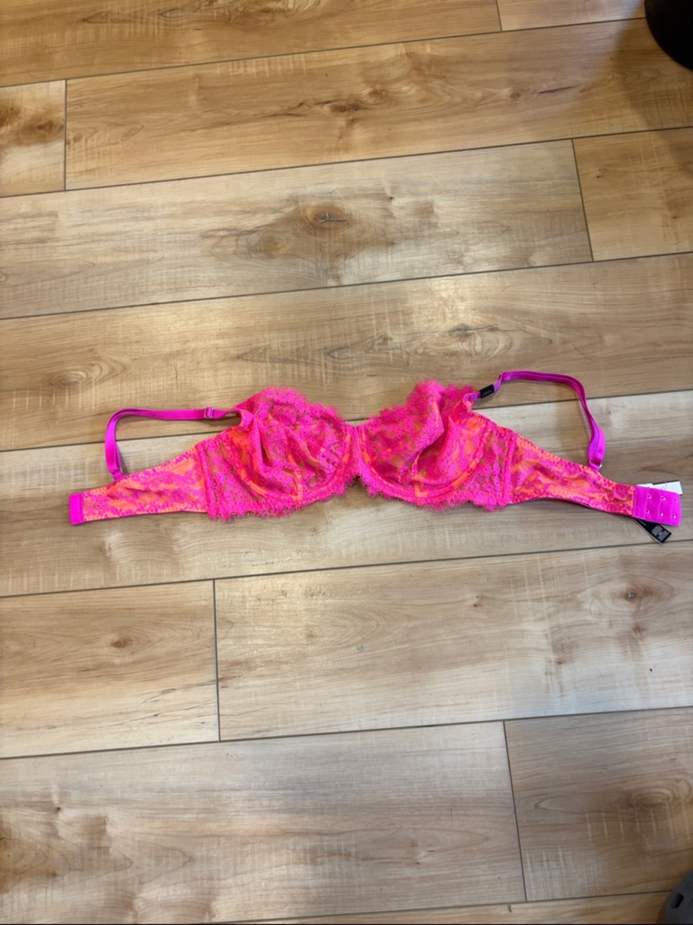 NWT VS Women's Hot Pink Lace Underwire Bra